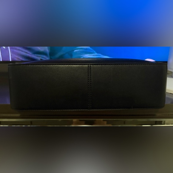 Michael Kors Black Shoulder Bag with Gold Chain - Picture 4 of 4